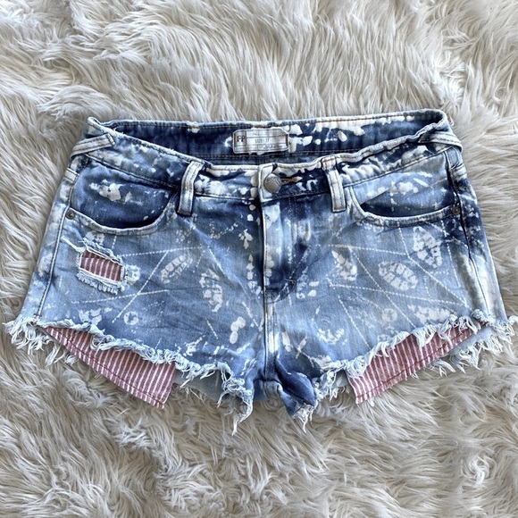 Free People Shibori Cuttoff Jean Shorts - Picture 6 of 12